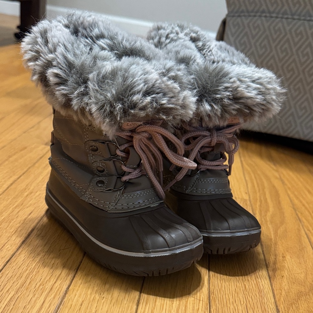 London Fog Brown Kids Snow Boots with Gray Fur